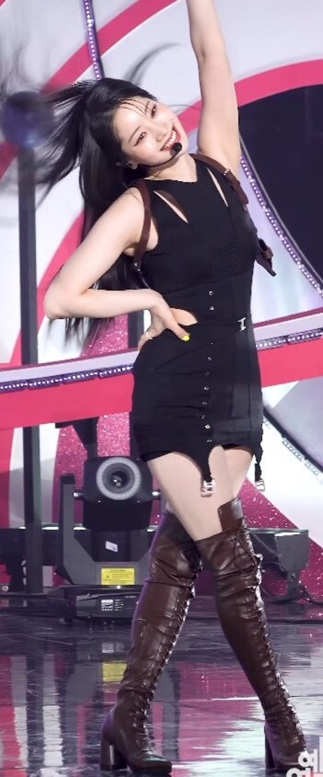 カッククイーンオンリーファンズ アート裸 画像