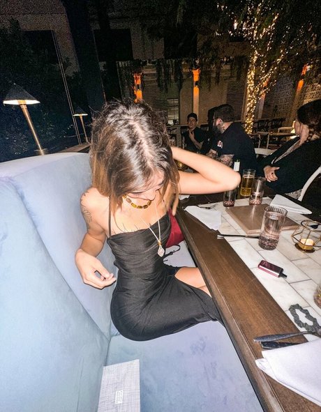 黒檀の足 オンリーファンズ ホット裸 写真