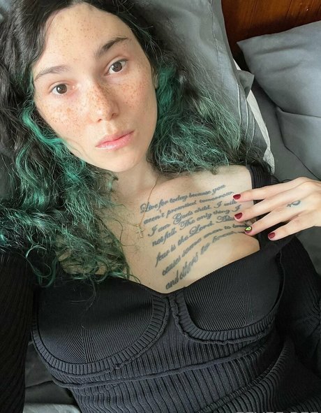 巨乳ソロオンリーファンズ 裸 画像