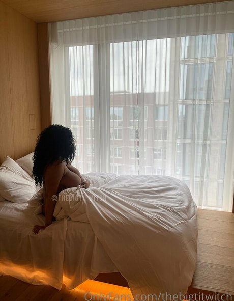 小さいチンポのシーメールオンリーファンズ ホットセックス 画像