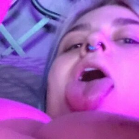 小さいチンポのシーメールオンリーファンズ ポルノグラフィック 写真