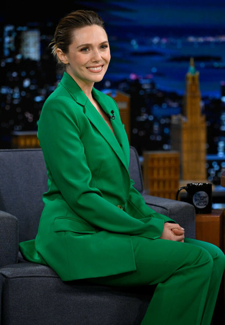 巨乳の熟女オンリーファンズ セクシー裸 ギャラリー