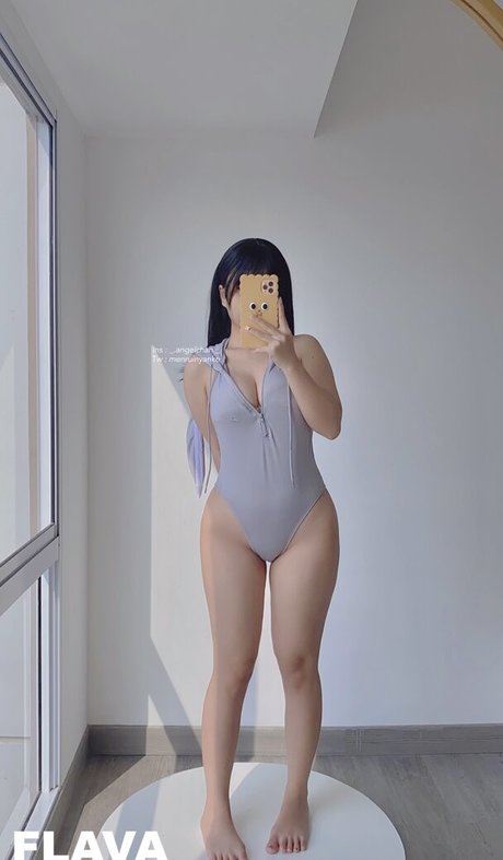 Angel Chan 裸のモデル 写真