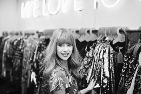 Laura Yates ヌードモデル 写真