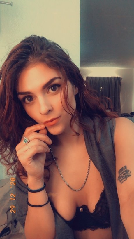 Nikki Calzada 完璧なスター 写真