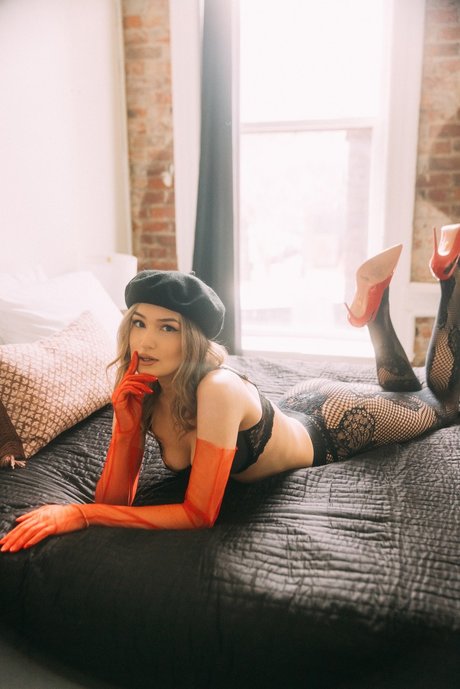 LYLA REY 無料スター 画像