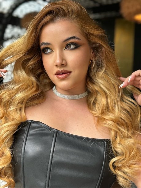 Luisa Castrillon 完璧なスター 写真
