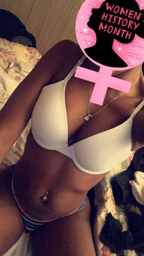 美しいティーンオンリーファン セクシー裸 画像