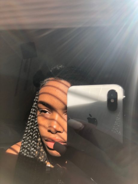 曲線美のラテン系オンリーファンズ ポルノ 写真