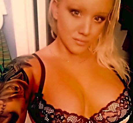パタヤ レディーボーイ オンリーファンズ セックス 写真