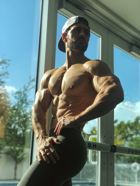 Musclebuttguy スター ヌード アーカイブ