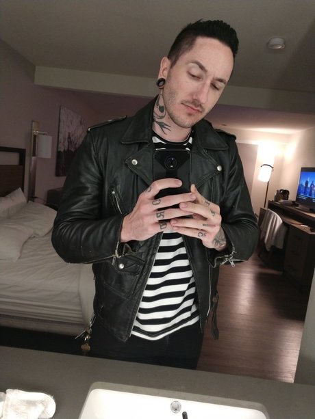 Nicholas Rose 裸モデル 写真