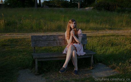 lucy co ポルノスター 写真