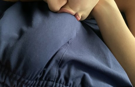 巨乳で痩せているオンリーファンズ パーフェクト 画像