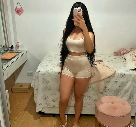 ニューハーフ ドミナトリックス オンリーファンズ アートヌード 写真