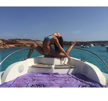 Ariadna Hafez ポルノスター 裸 画像