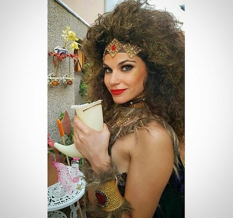 Ariadna Hafez アート女優 ギャラリー