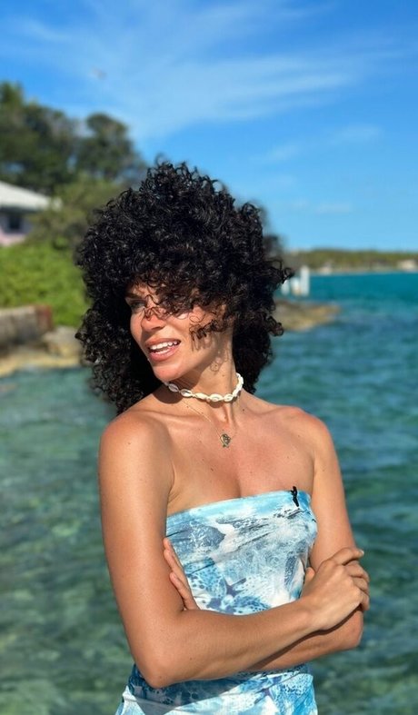 Ariadna Hafez アダルトモデル 写真