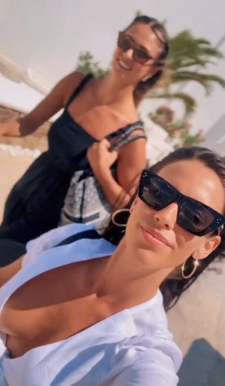 毛深い足のオンリーファンズ アートヌード ギャラリー