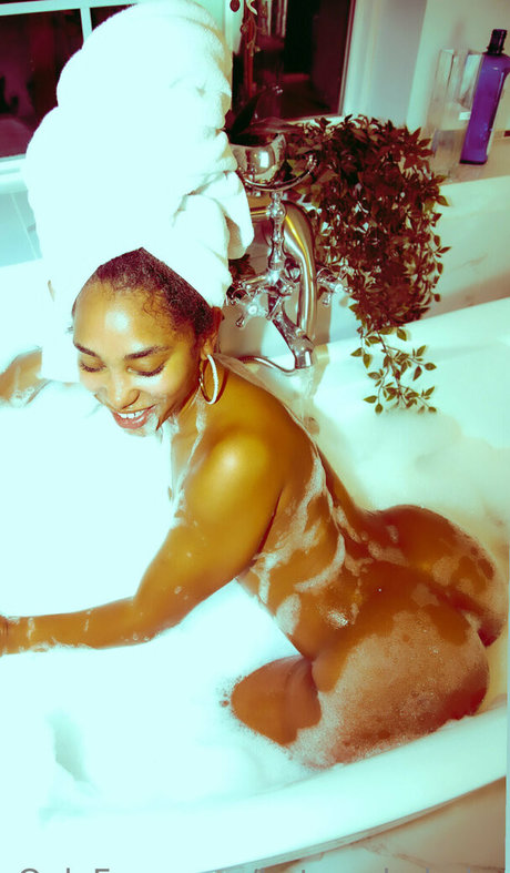 ラテン系ママオンリーファンズ 美しい裸 ギャラリー