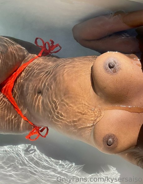 背の高い熟女オンリーファンズ セクシー裸 写真