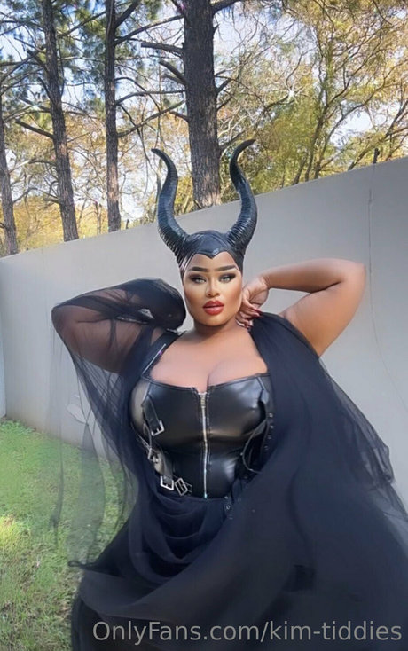 Kim Tiddies 完璧なスター ギャラリー