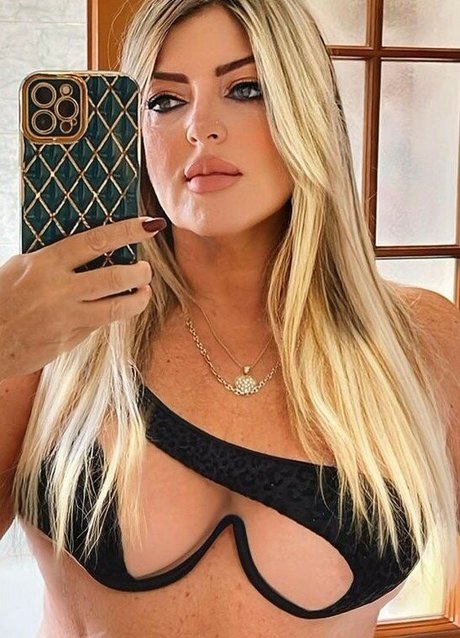 Flaviana Basta ポルノスター 素敵 写真