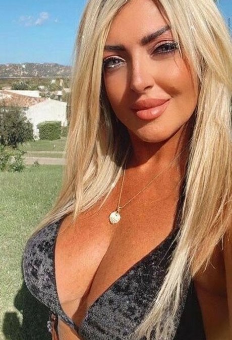 Flaviana Basta 美しいポルノスター 写真