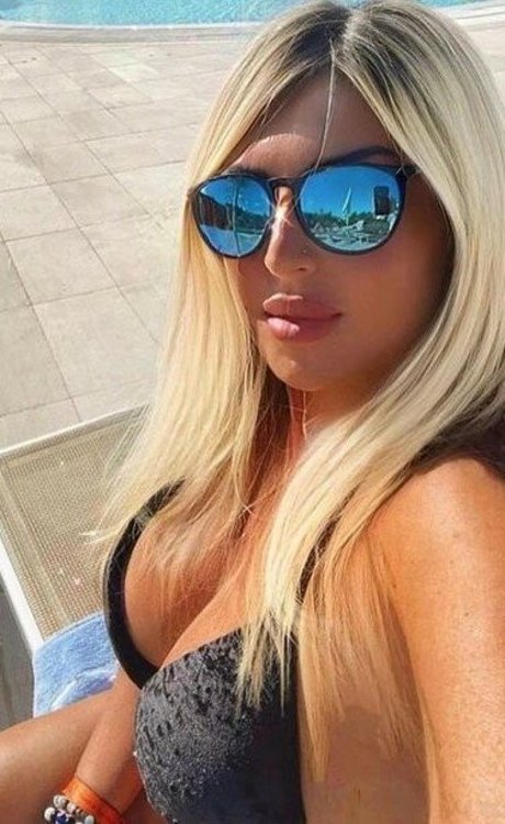 Flaviana Basta ヌードモデル ギャラリー