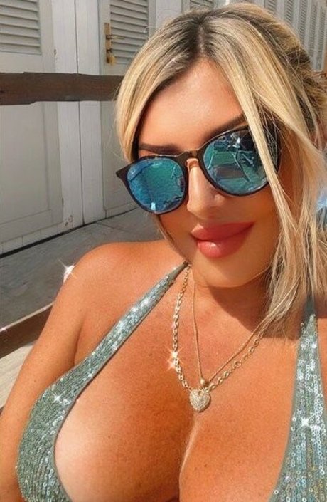 Flaviana Basta スター 裸 画像