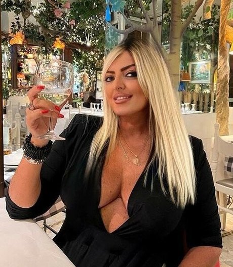 Flaviana Basta ポルノモデル ギャラリー