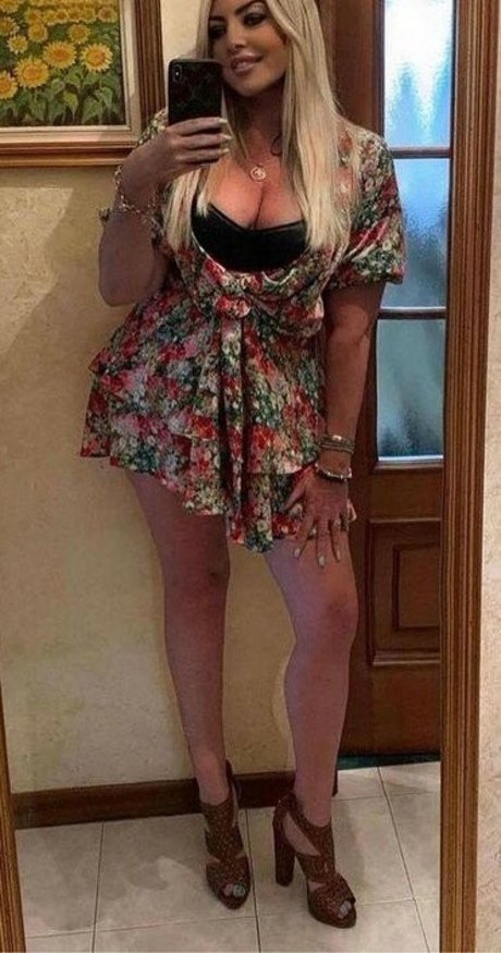 Flaviana Basta ポルノ女優 写真