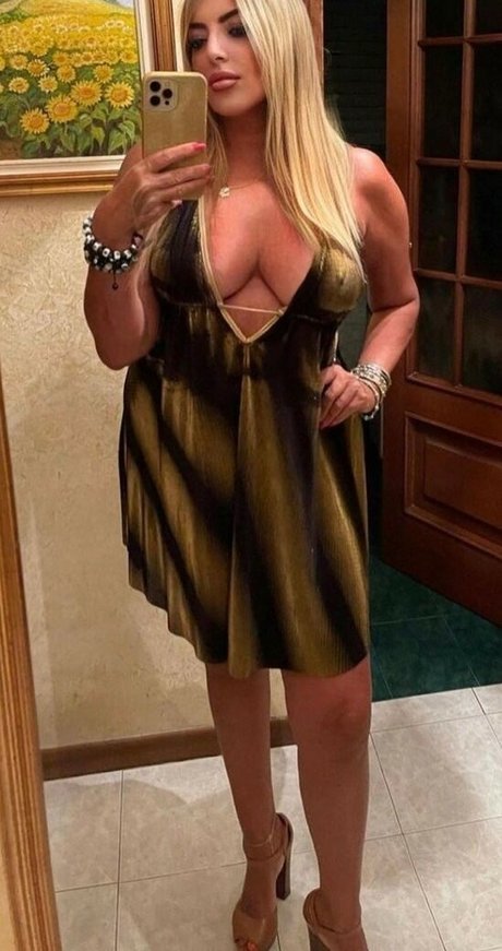 Flaviana Basta ホットなモデル 写真