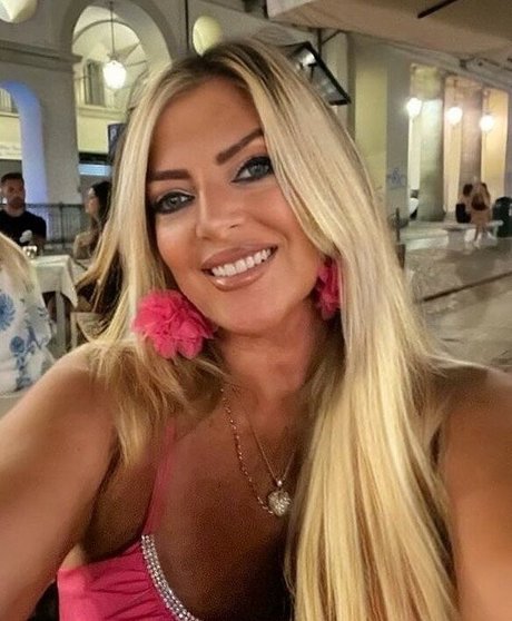 Flaviana Basta ホットスター 写真