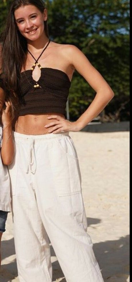 巨乳の熟女オンリーファンズ アートヌード 画像