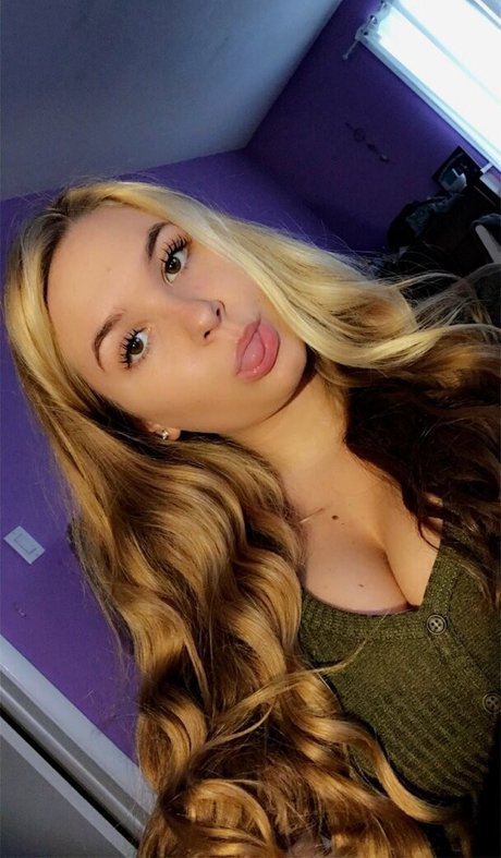 19歳のオンリーファンズ ホットポルノ 画像