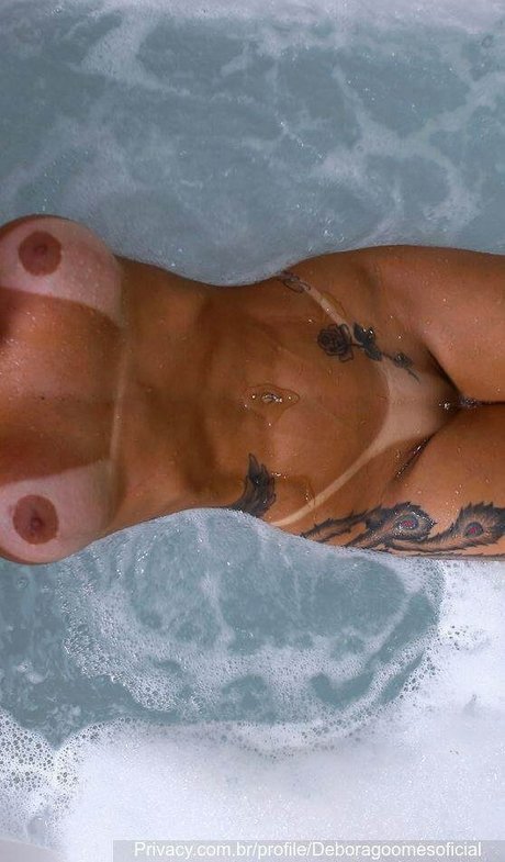 Debora Gomes 裸のモデル 画像