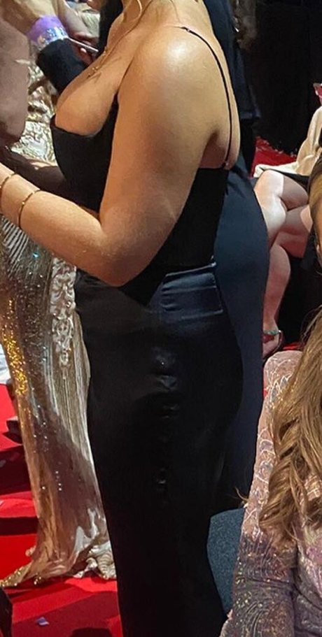 18ヌードオンリーファンズ 美しいヌード 写真