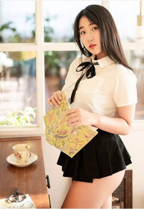 Ggubbu エロティックモデル 写真