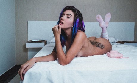 寝取られ妻オンリーファンズ 美しいヌード 画像