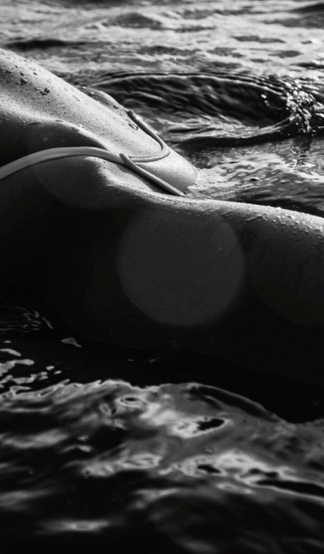 Alice Arutkin 裸のモデル アーカイブ