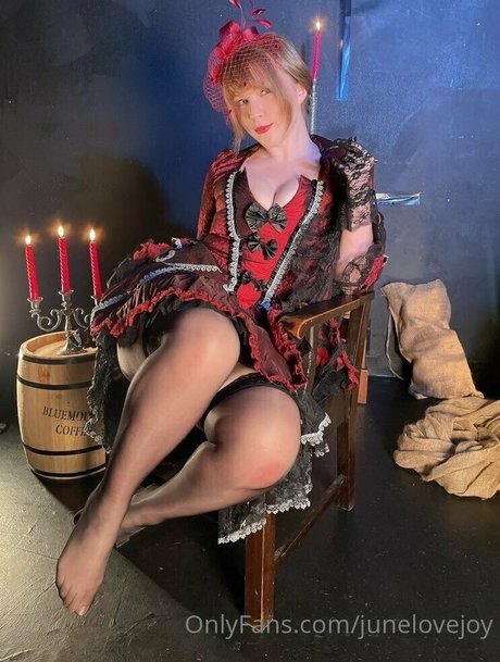junelovejoy ポルノスター アート 写真
