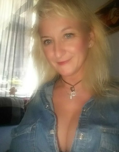 monicutex2 スター 裸 画像