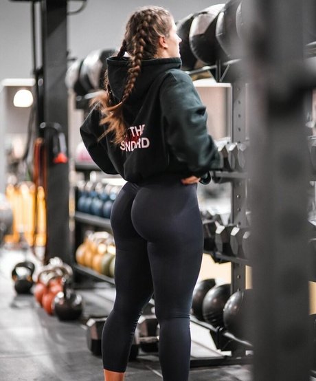 Leonie Kommoss アートスター 写真