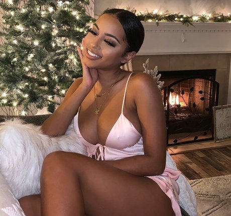 曲線美の赤毛オンリーファンズ ホットセックス 画像