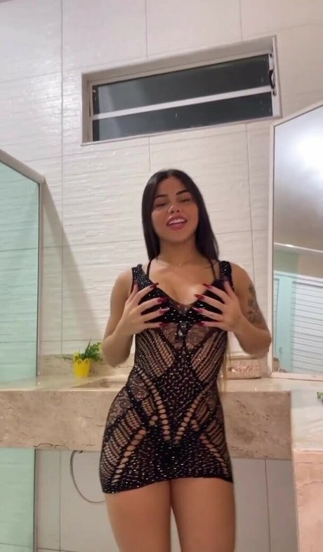 巨乳の熟女オンリーファンズ セクシー 写真