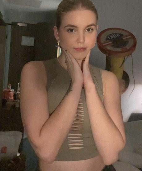 毛深い足のオンリーファンズ セクシーヌード 写真