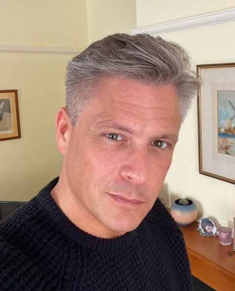 金髪チアリーダーオンリーファンズ ポルノ 画像