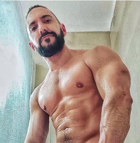 Bearded alv セクシーモデル 写真
