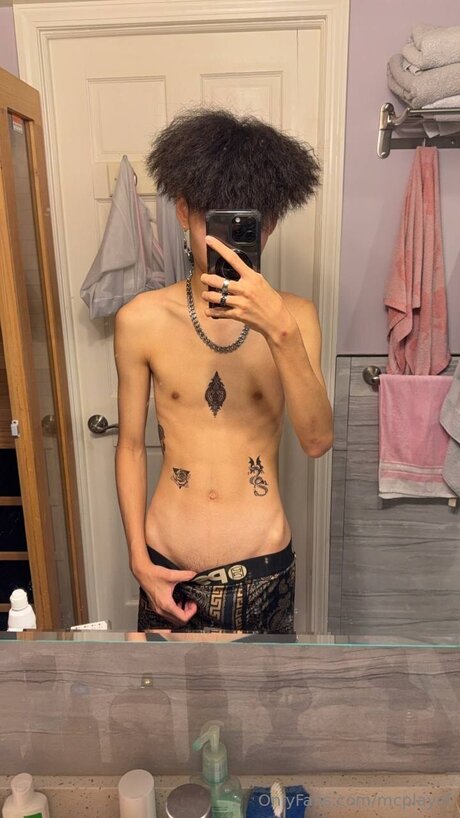おっぱい自撮りオンリーファンズ ポルノ 写真